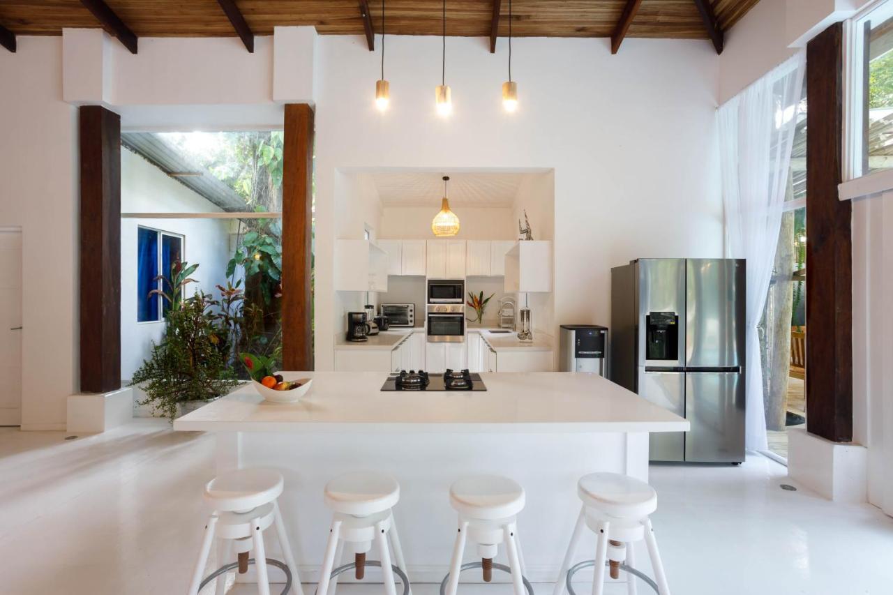 Gigi Brown Villa Frida Beachfront Puerto Viejo de Talamanca Dış mekan fotoğraf